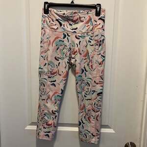 Athleta Ultimate Stash II Capri Leggings Floral Print